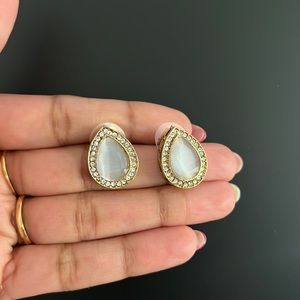 Light grey studs